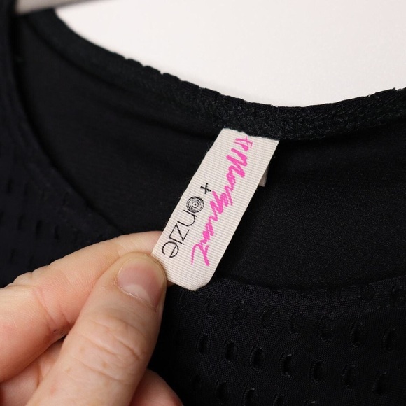 NWOT RARE Free People X Onzie Women’s Mesh Workout Crop Top in Black Size S/M - Picture 8 of 13